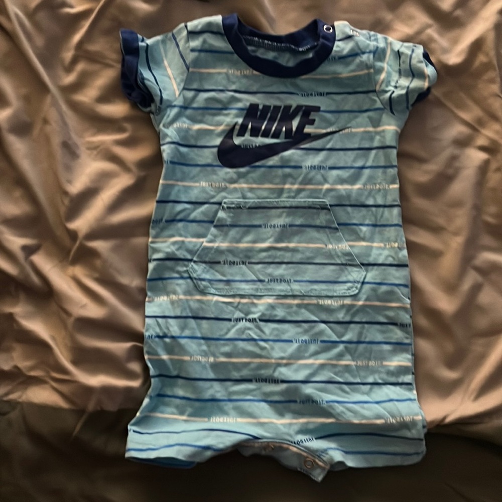 Nike romper size 6m